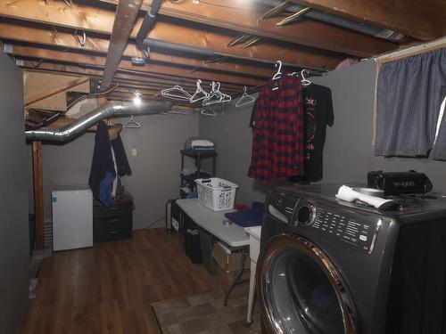 423 Otto Street, Thunder Bay, ON - Indoor Photo Showing Laundry Room