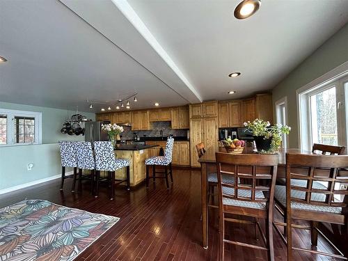 402C Reef Point Road, Fort Frances, ON - Indoor Photo Showing Dining Room