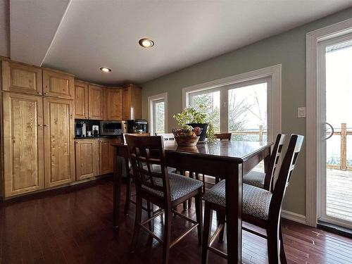 402C Reef Point Road, Fort Frances, ON - Indoor Photo Showing Dining Room