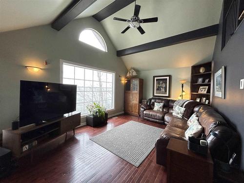 402C Reef Point Road, Fort Frances, ON - Indoor Photo Showing Living Room