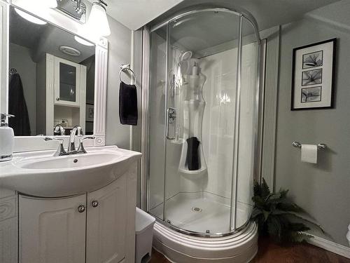 402C Reef Point Road, Fort Frances, ON - Indoor Photo Showing Bathroom