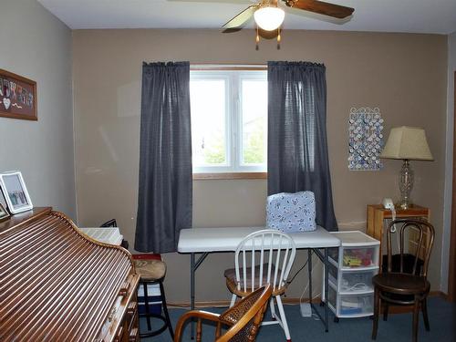 100 River Avenue E, Rainy River, ON - Indoor Photo Showing Bedroom