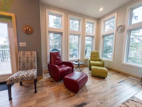 211 A Peterson Drive, Kenora, ON - Indoor Photo Showing Living Room