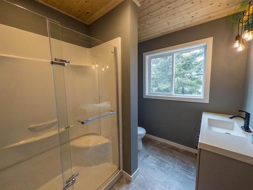 211 A Peterson Drive, Kenora, ON - Indoor Photo Showing Bathroom