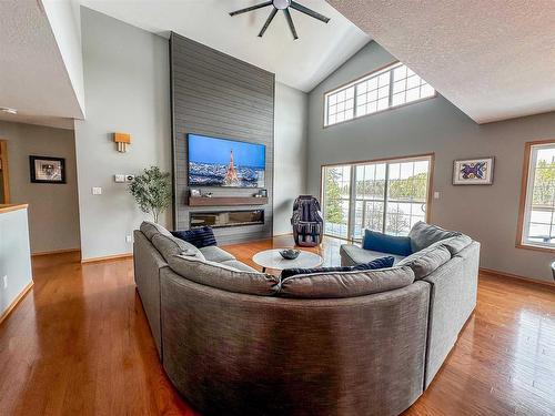 29 Snow Drive, Kenora, ON - Indoor Photo Showing Living Room
