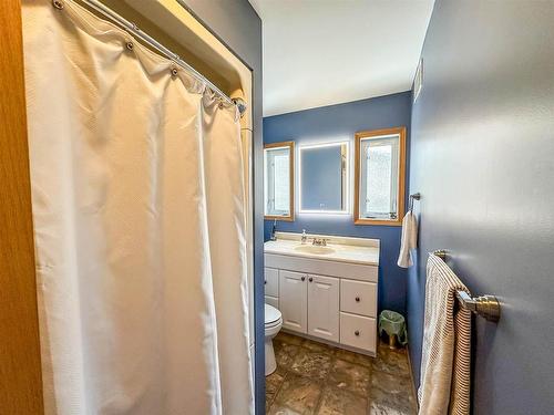 29 Snow Drive, Kenora, ON - Indoor Photo Showing Bathroom