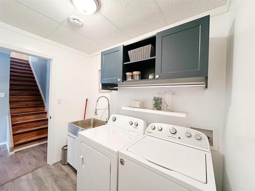 29 Snow Drive, Kenora, ON - Indoor Photo Showing Laundry Room