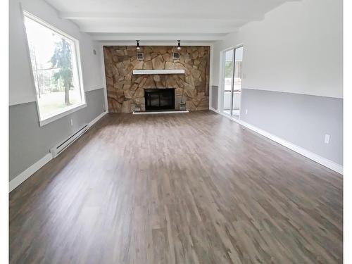 1129 Mountainview Road, Clearwater, BC - Indoor Photo Showing Living Room With Fireplace