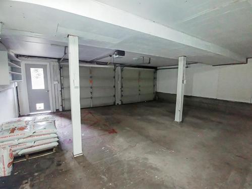 1129 Mountainview Road, Clearwater, BC - Indoor Photo Showing Garage