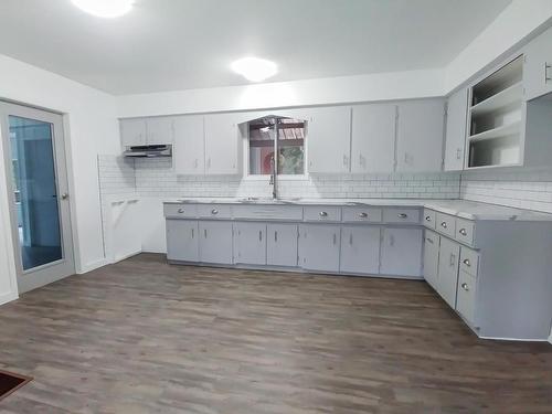 1129 Mountainview Road, Clearwater, BC - Indoor Photo Showing Kitchen