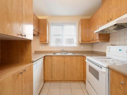 Kitchen - 108-205 Av. Dorval, Dorval, QC - Indoor Photo Showing Kitchen With Double Sink