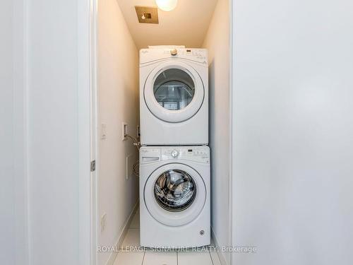 819-30 Shore Breeze Dr, Toronto, ON - Indoor Photo Showing Laundry Room