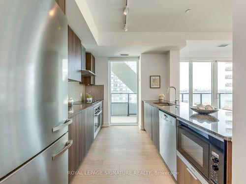 819-30 Shore Breeze Dr, Toronto, ON - Indoor Photo Showing Kitchen With Upgraded Kitchen