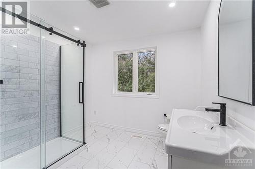 799 Bayview Drive, Woodlawn, ON - Indoor Photo Showing Bathroom