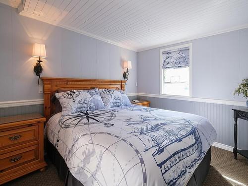 271 Campbell St, Duncan, BC - Indoor Photo Showing Bedroom