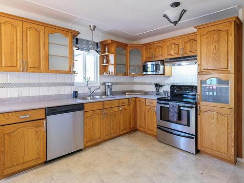 271 Campbell St, Duncan, BC - Indoor Photo Showing Kitchen With Double Sink