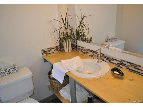 2641 Rainville Rd, Langford, BC - Indoor Photo Showing Bathroom
