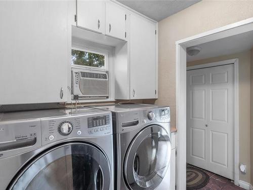 10835 Chemainus Rd, Ladysmith, BC - Indoor Photo Showing Laundry Room