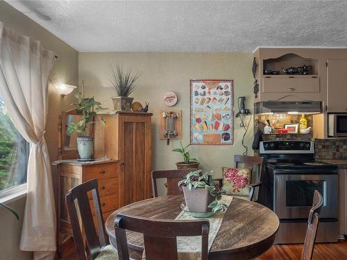 10835 Chemainus Rd, Ladysmith, BC - Indoor Photo Showing Dining Room
