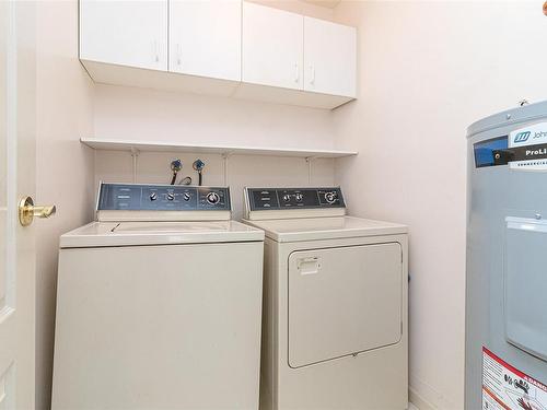 207C-4678 Elk Lake Dr, Saanich, BC - Indoor Photo Showing Laundry Room
