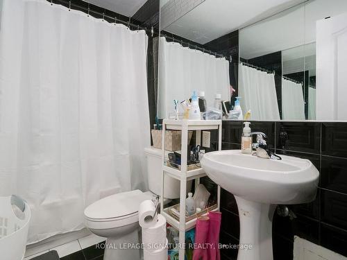 504-725 Don Mills Rd, Toronto, ON - Indoor Photo Showing Bathroom
