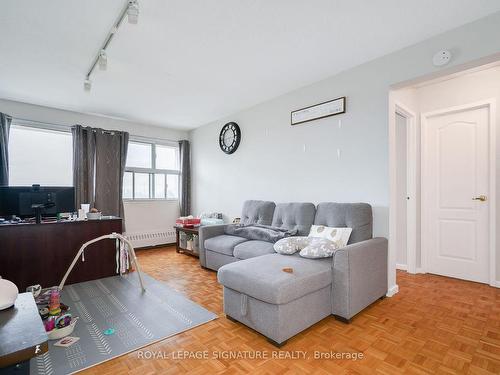 504-725 Don Mills Rd, Toronto, ON - Indoor Photo Showing Living Room
