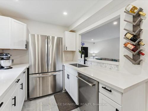 40-103 Dovedale Dr, Whitby, ON - Indoor Photo Showing Kitchen With Stainless Steel Kitchen