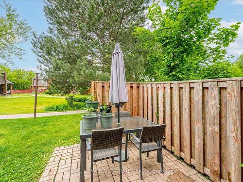 40-103 Dovedale Dr, Whitby, ON - Outdoor