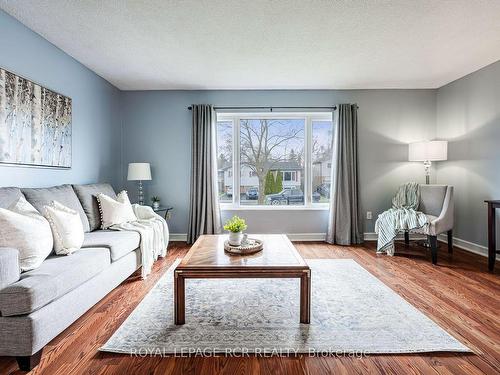 14 Morgandale Cres, Orangeville, ON - Indoor Photo Showing Living Room