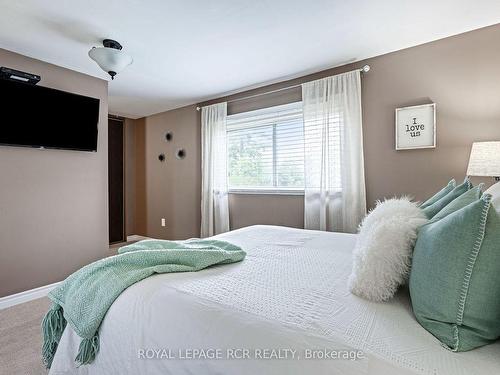 14 Morgandale Cres, Orangeville, ON - Indoor Photo Showing Bedroom
