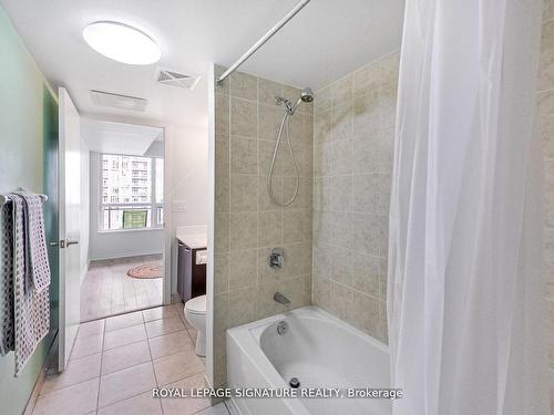 926-38 Joe Shuster Way, Toronto, ON - Indoor Photo Showing Bathroom
