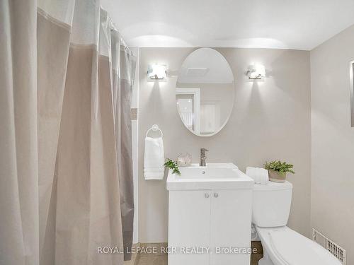 6 Ridgetop Ave, Brampton, ON - Indoor Photo Showing Bathroom