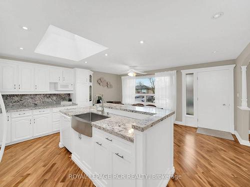 6 Ridgetop Ave, Brampton, ON - Indoor Photo Showing Kitchen With Upgraded Kitchen