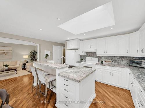 6 Ridgetop Ave, Brampton, ON - Indoor Photo Showing Kitchen With Upgraded Kitchen