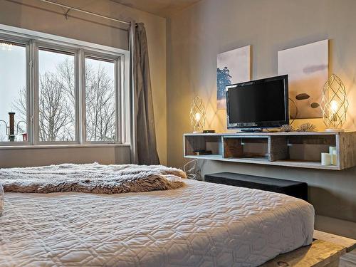 Master bedroom - 7-120 Ch. Des Sous-Bois, Mont-Tremblant, QC - Indoor Photo Showing Bedroom