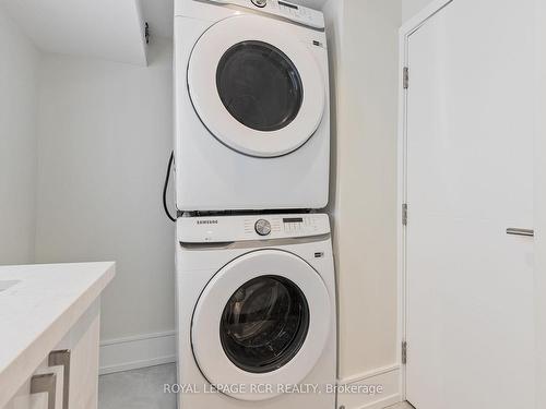 84 Murray Dr, Aurora, ON - Indoor Photo Showing Laundry Room