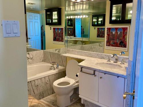 1104-2285 Lake Shore Blvd W, Toronto, ON - Indoor Photo Showing Bathroom