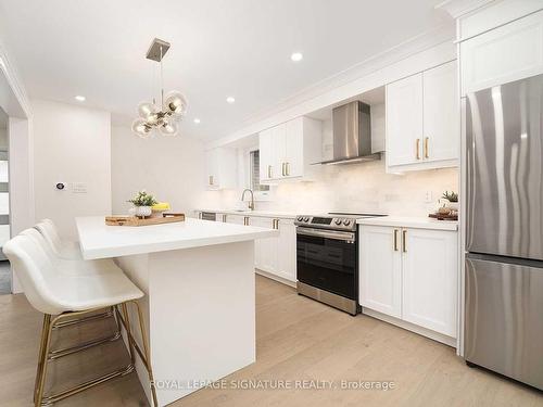 52 Watt St, Guelph, ON - Indoor Photo Showing Kitchen With Upgraded Kitchen