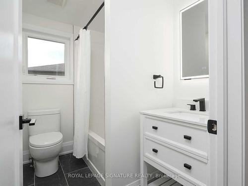 52 Watt St, Guelph, ON - Indoor Photo Showing Bathroom
