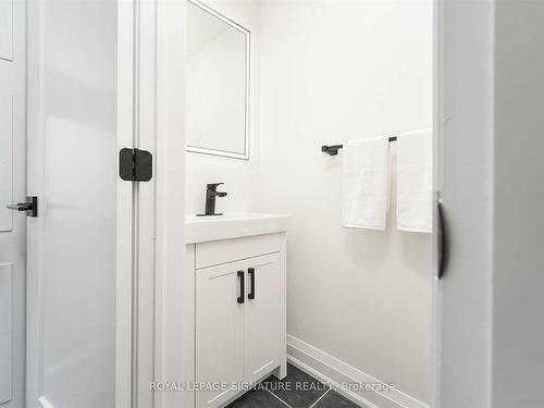 52 Watt St, Guelph, ON - Indoor Photo Showing Bathroom