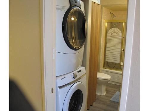 3570 Calumet Ave, Saanich, BC - Indoor Photo Showing Laundry Room