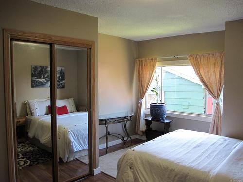 3570 Calumet Ave, Saanich, BC - Indoor Photo Showing Bedroom