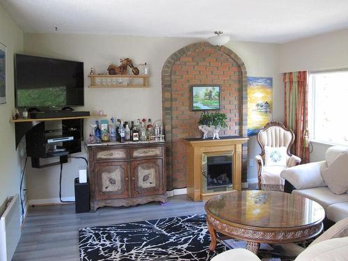 3570 Calumet Ave, Saanich, BC - Indoor Photo Showing Living Room With Fireplace