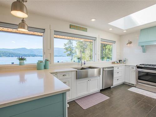 6341 Salal Rd, Port Alberni, BC - Indoor Photo Showing Kitchen With Double Sink