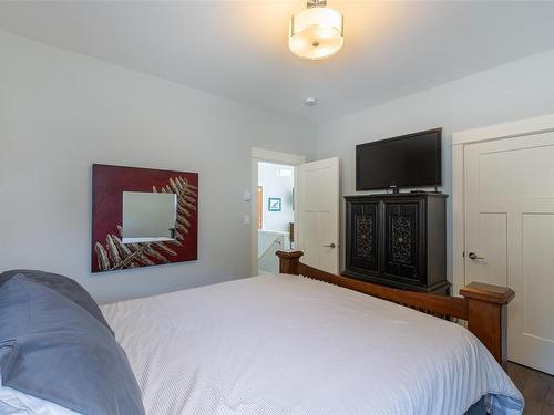 7420 Cottage Way, Lake Cowichan, BC - Indoor Photo Showing Bedroom