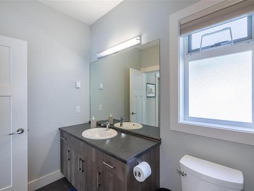 7420 Cottage Way, Lake Cowichan, BC - Indoor Photo Showing Bathroom