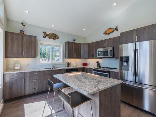 7420 Cottage Way, Lake Cowichan, BC - Indoor Photo Showing Kitchen With Stainless Steel Kitchen With Upgraded Kitchen