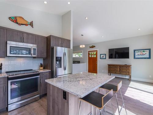 7420 Cottage Way, Lake Cowichan, BC - Indoor Photo Showing Kitchen With Stainless Steel Kitchen With Upgraded Kitchen