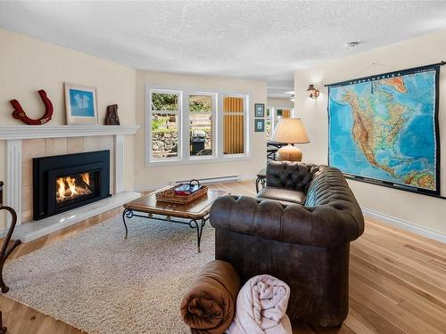 1573 Mayneview Terr, North Saanich, BC - Indoor Photo Showing Living Room With Fireplace