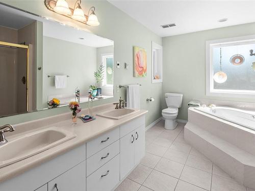 1573 Mayneview Terr, North Saanich, BC - Indoor Photo Showing Bathroom